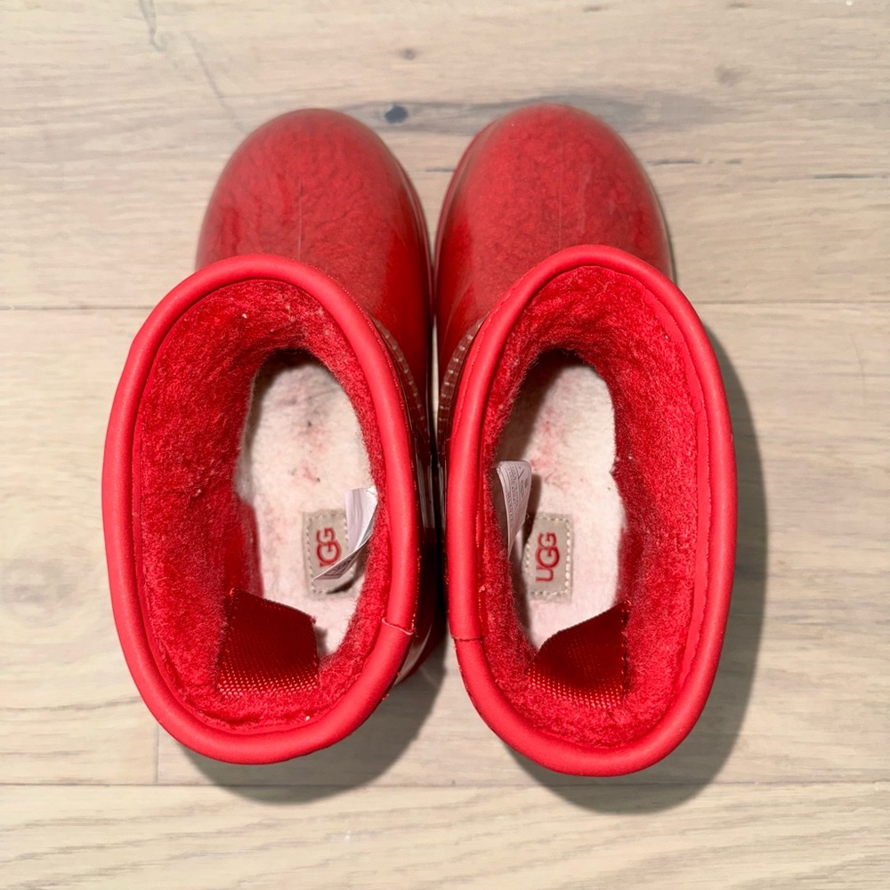 UGG Classic Boys/Girls Mini Clear Shearling Waterproof Winter Red Boots Sz 12US - Picture 6 of 9